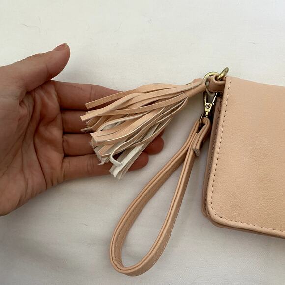 NEW Adrienne Vittadini Pink Faux Leather Wristlet - Picture 3 of 7